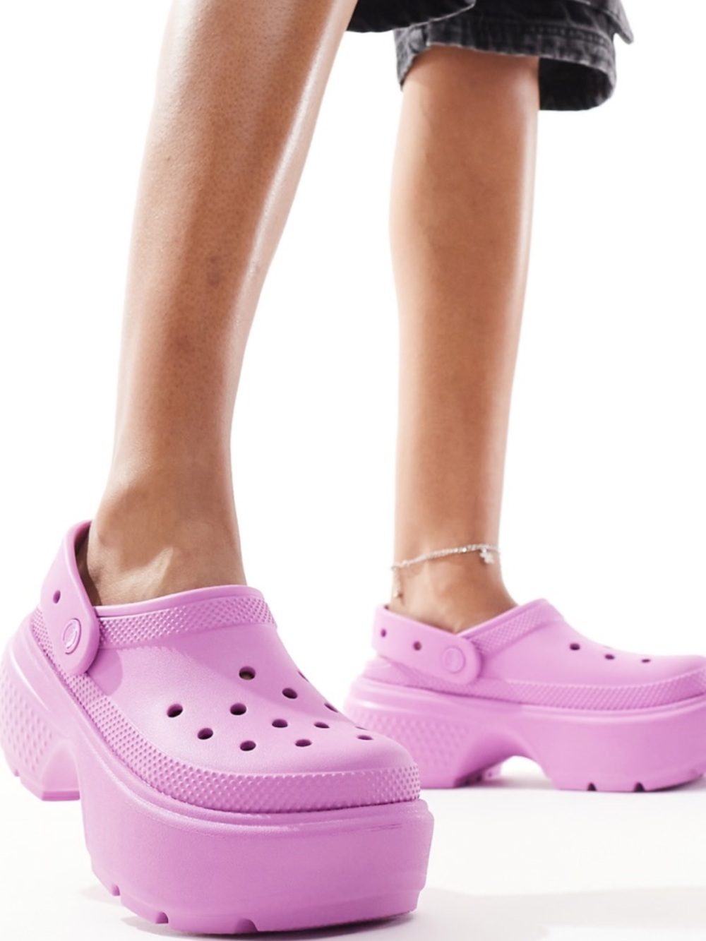 Crocs Stomp Clogs In Bubble Pink
Size 8 Women’s